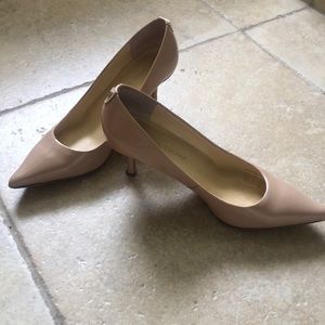 Ivanka Trump nude pumps